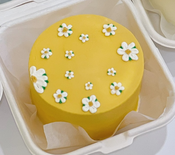 Daisy Yellow Cake
